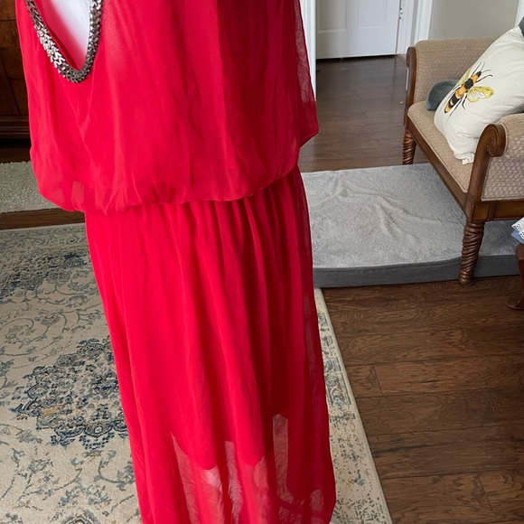 Women’s xl hi low red dress. Outside material is sheer with chain material. - Picture 3 of 3